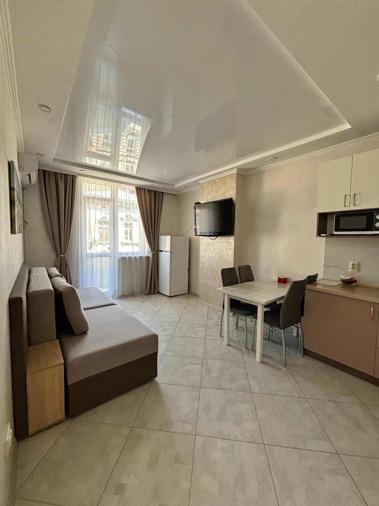לבוב Apartment In Khmelnytsky Street מראה חיצוני תמונה